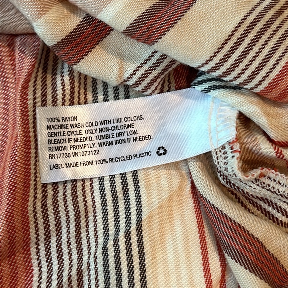 Universal Thread Striped Button Up Top Size XL - Picture 7 of 8